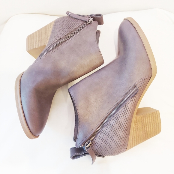 DV Booties - Picture 2 of 8